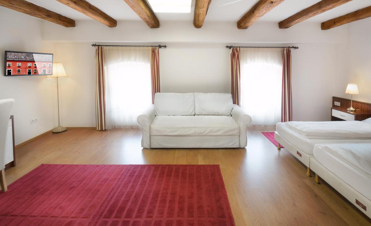Rubra Panzio Bed & Breakfast Vac Exterior photo