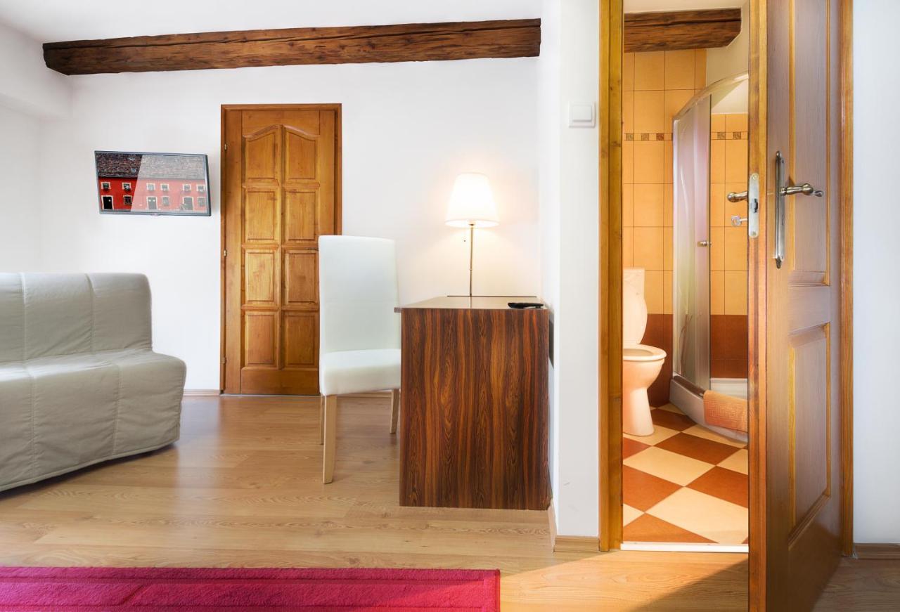 Rubra Panzio Bed & Breakfast Vac Exterior photo